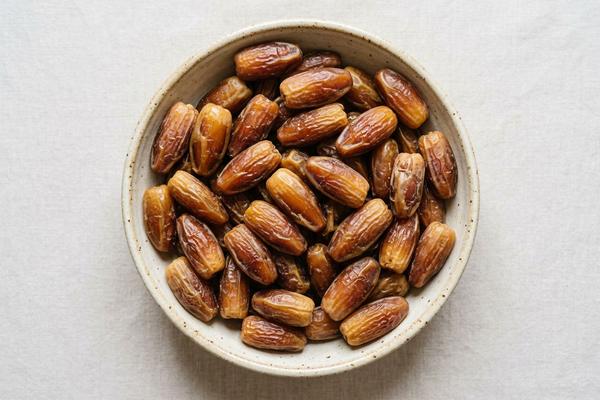Deglet noor dates