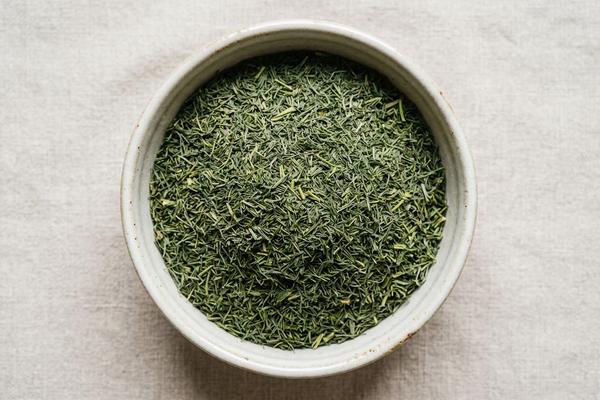 Dried dill