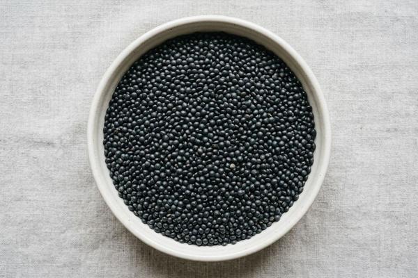 Black beluga lentils