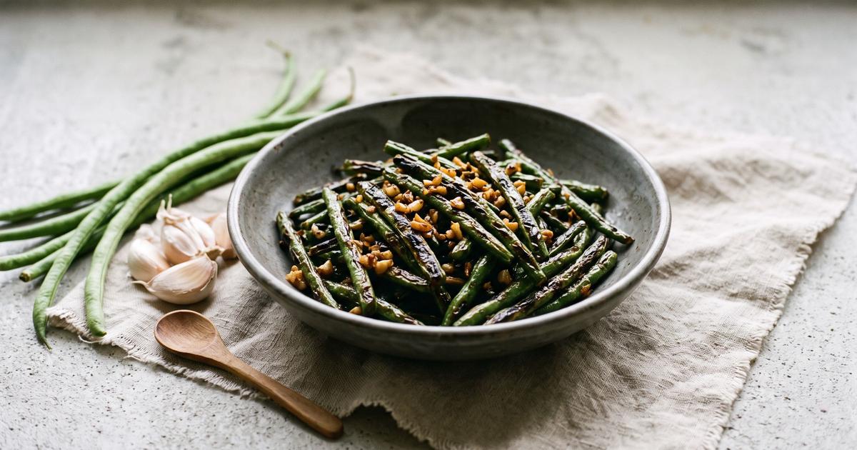 Dau Dua Xao Toi, Vietnamese Garlic Long Beans
