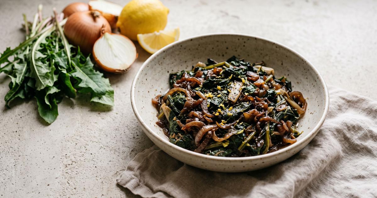 Hindbeh bi Zeit, Lebanese Greens with Caramelized Onion