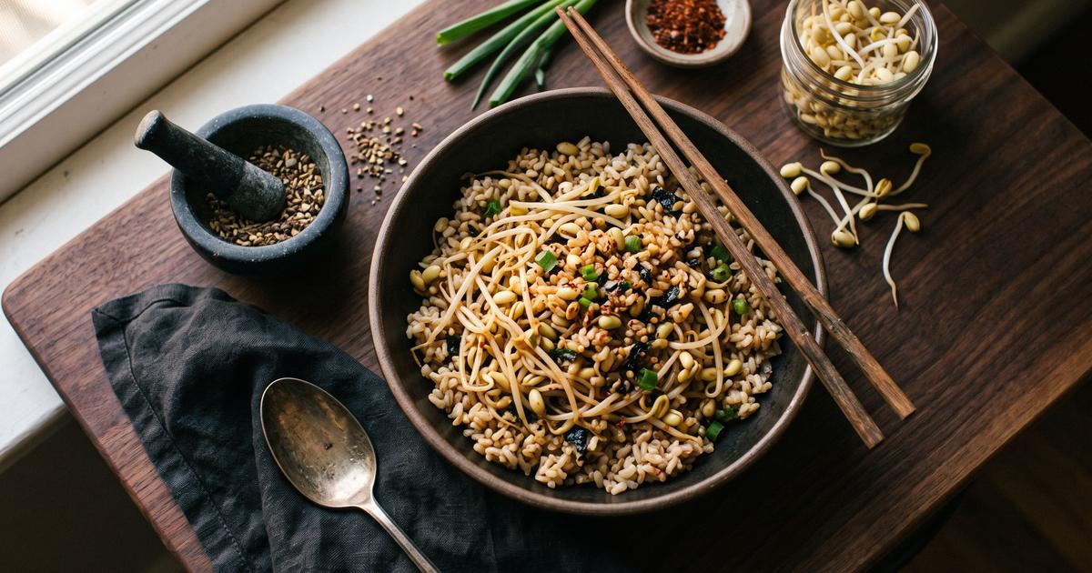 Kongnamul-bap (Soybean Sprout Rice)