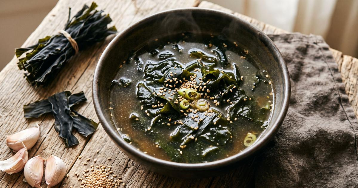 Miyeok-guk (Seaweed Soup)