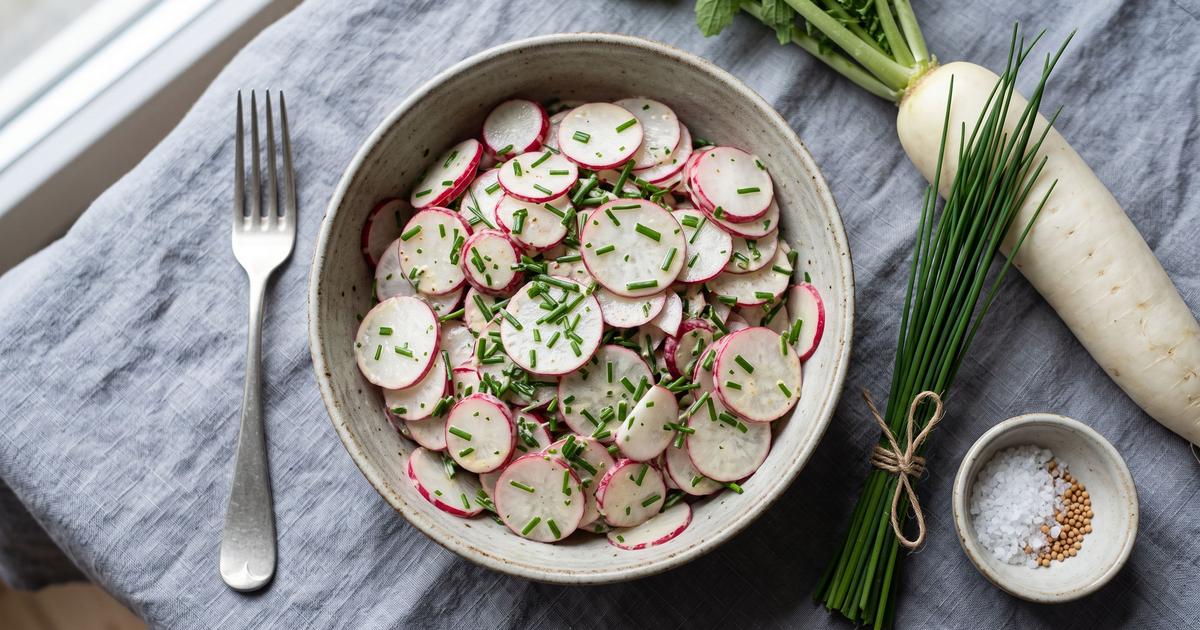 Radieschensalat, German Radish and Chive Salad
