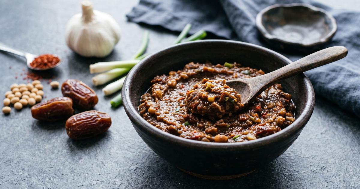 Ssamjang (Doenjang Dipping Sauce)