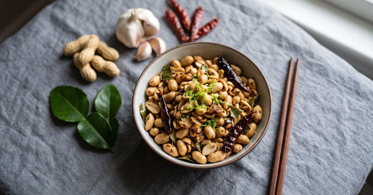 Thua Khua, Thai Herb-Roasted Peanuts