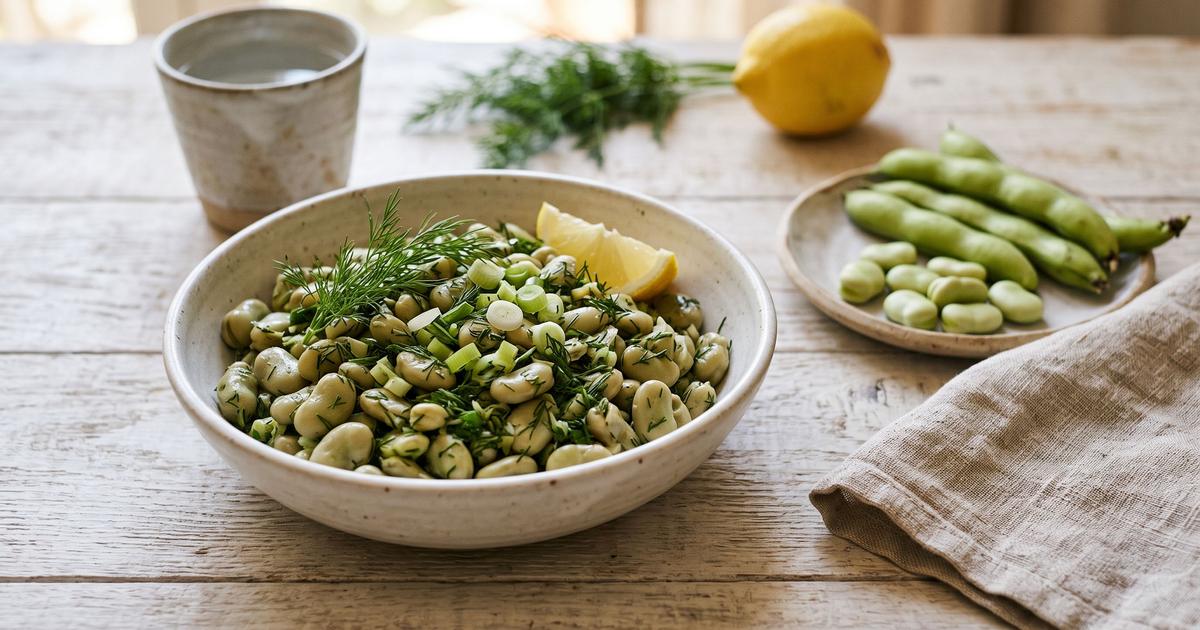 Zeytinyagli Bakla, Braised Fava Beans with Dill